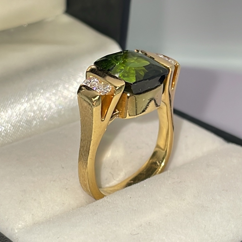 Solid 18K Yellow Gold Natural Green Tourmaline Diamond Modern Ring (not 14K )
